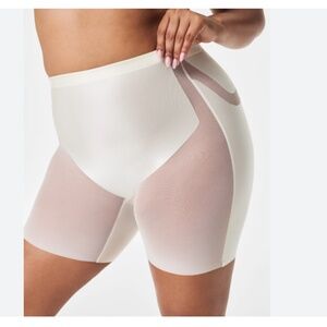 SPANXshape™ Booty-Lifting Mid-Thigh Short Linen Size 1X NWT